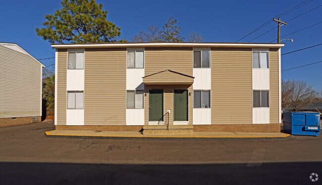 Primary Photo - Lyngate Apartments