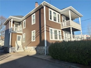 Building Photo - 998 Cass Ave