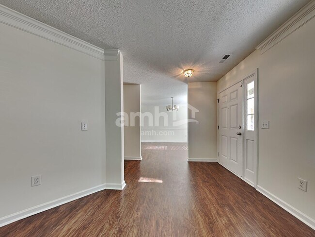 Building Photo - 6527 Forest Cross Dr