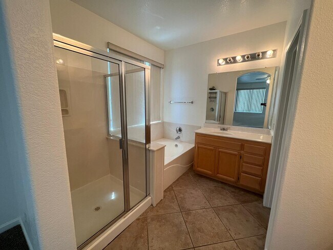 Building Photo - 560 Sutherland Ranch Ln