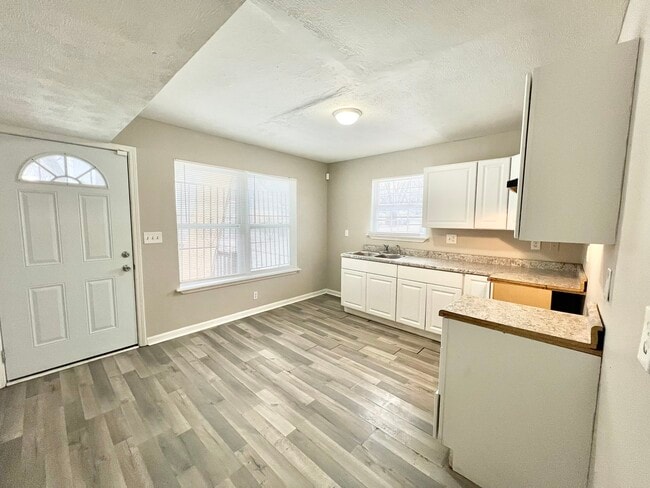 Building Photo - 205 N 26th St