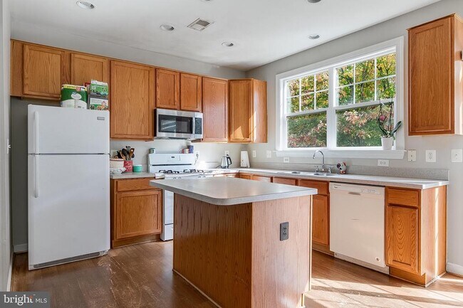 Building Photo - 8265 Glade Bank Dr