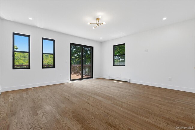 Building Photo - 548 Lakes Rd