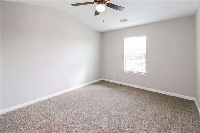 Building Photo - 1138 Paramount Dr