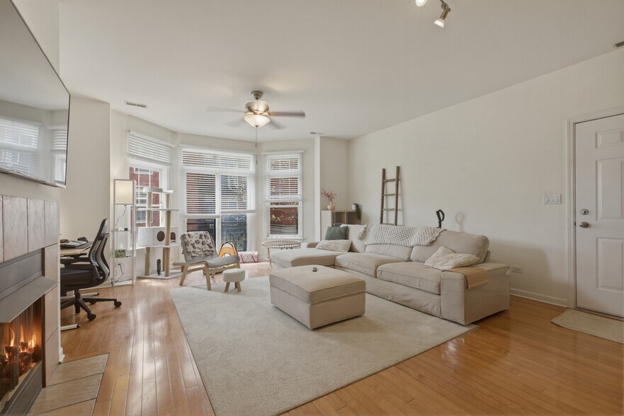 Building Photo - 808 W University Ln