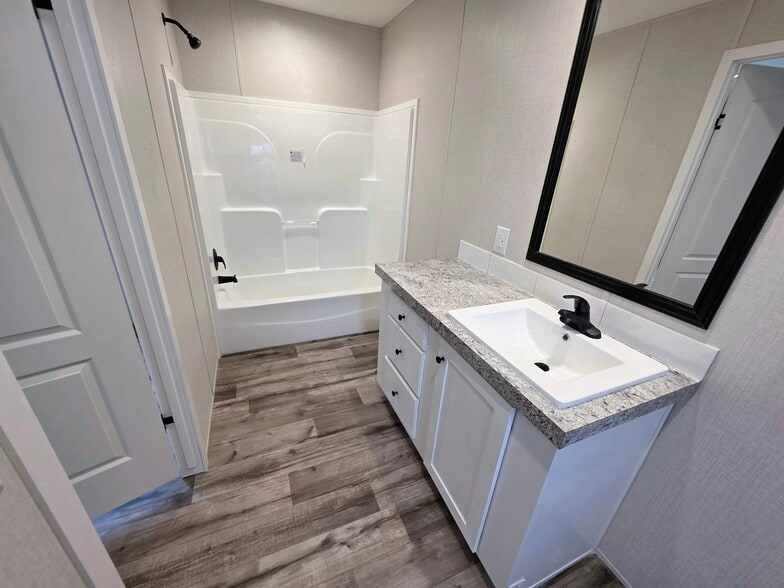 Building Photo - 400 Southside Dr