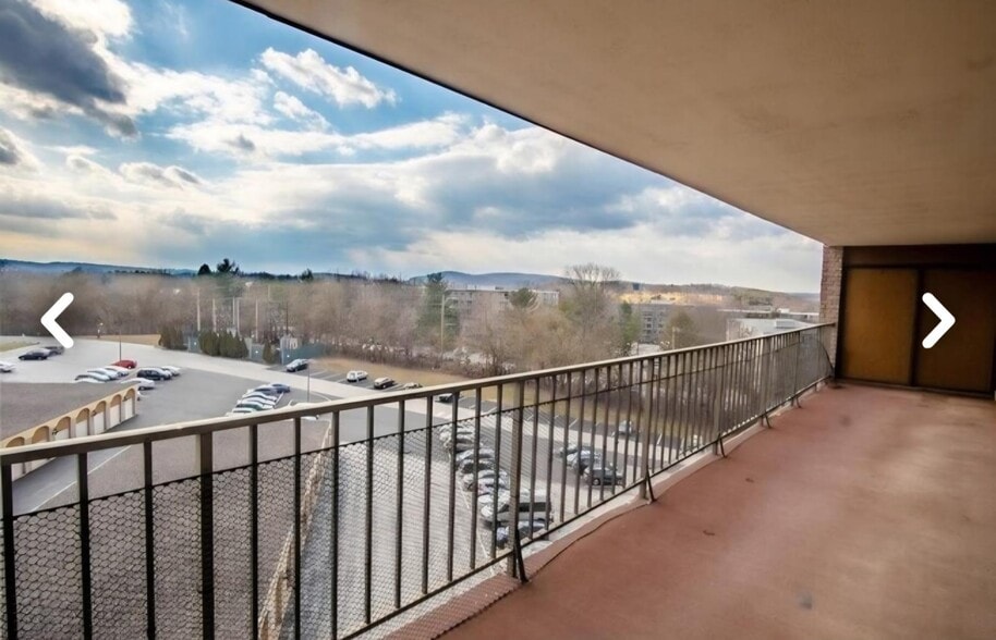 Building Photo - 20729 Valley Forge Cir