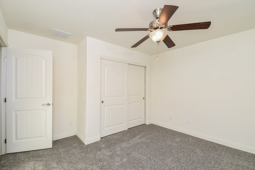 Building Photo - 1951 N 55th Pl