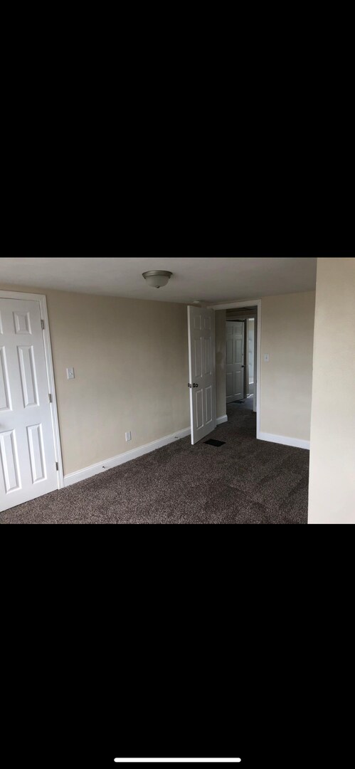 Building Photo - Check out this 3bdr, 2.5 bath home for rent