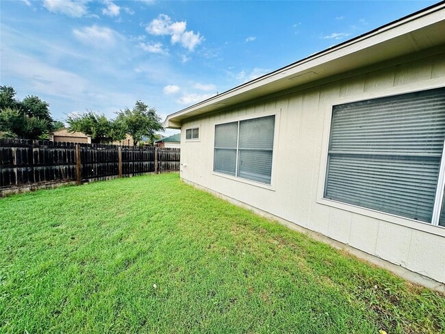 Building Photo - 17320 Bishopsgate Dr