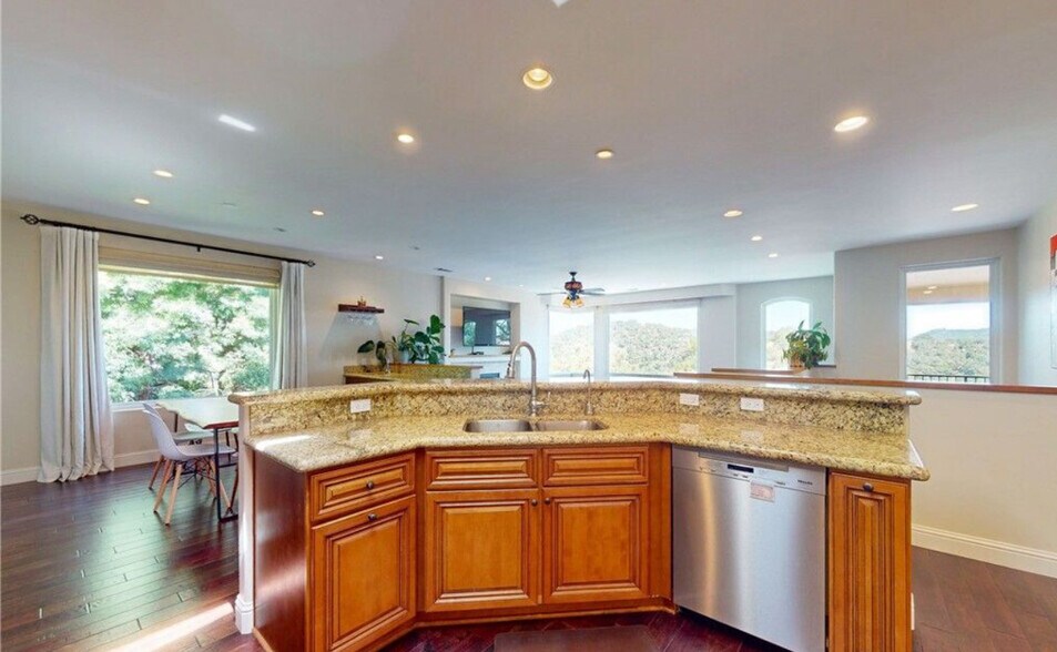 Building Photo - 5595 Tanbark Ct