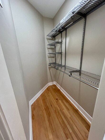 Building Photo - 5644 S Prairie Ave