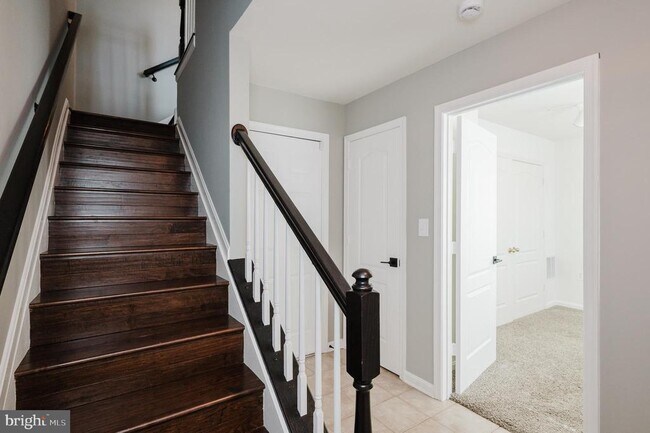 Building Photo - 557 Rhapsody Ct
