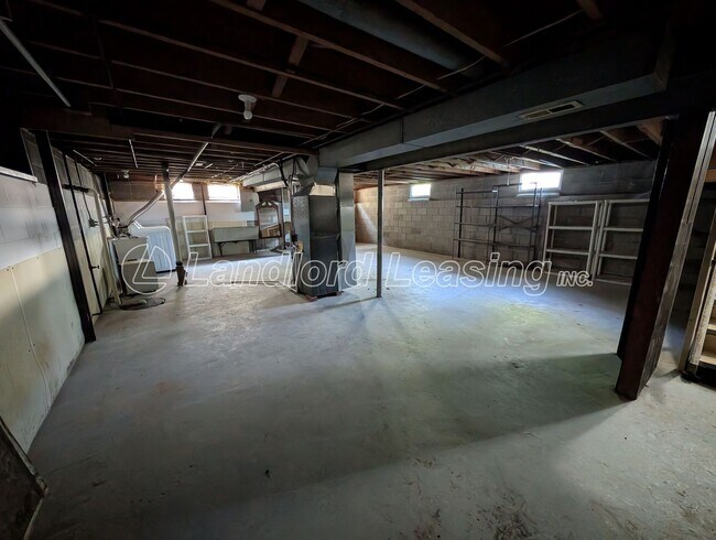 Building Photo - Updated Vermilion Ranch with Full Basement