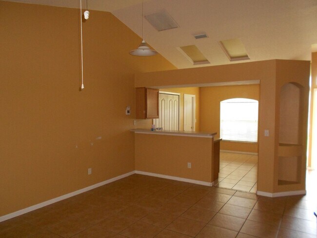 Building Photo - 3/2/2 with home with 1412 living sqft is c...
