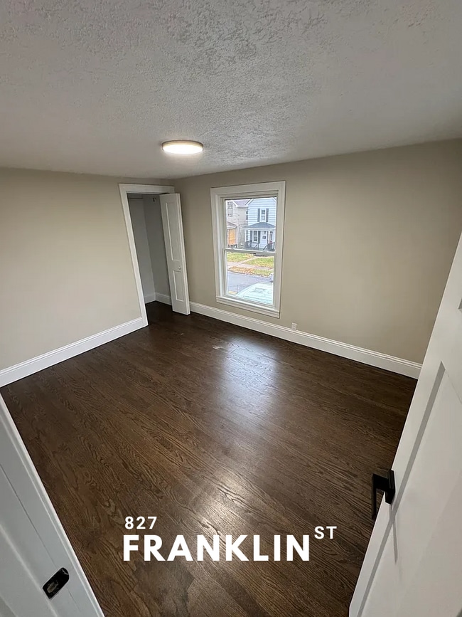 Building Photo - 827 Franklin St