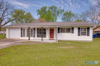 Building Photo - 2105 Birchwood Dr NE
