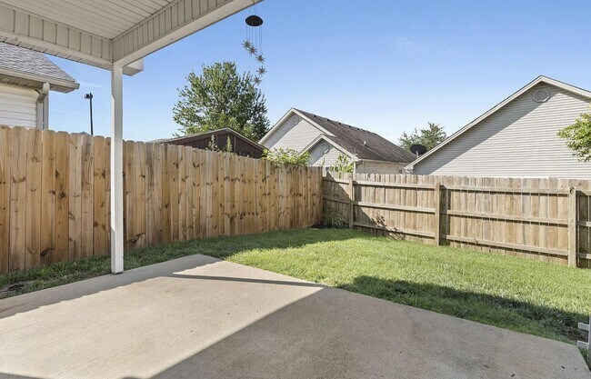 Building Photo - 141 Clover Valley Dr