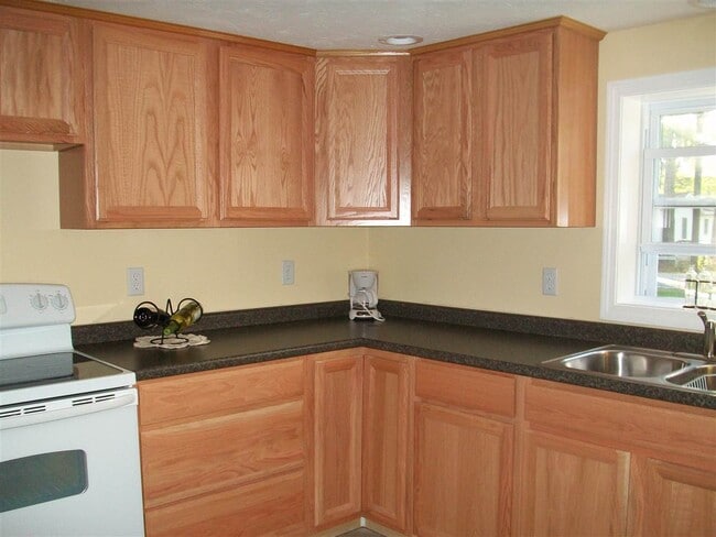 Building Photo - 355 New Hampton Rd