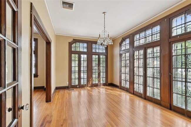 Building Photo - 30 Fontainebleau Dr