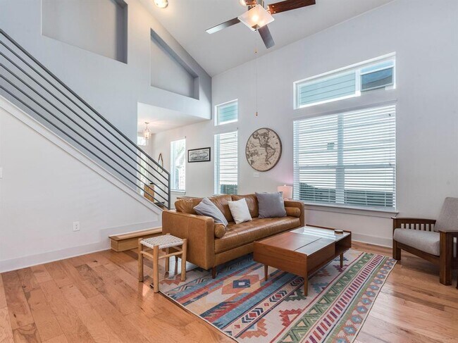 Building Photo - 2315 Capulet St
