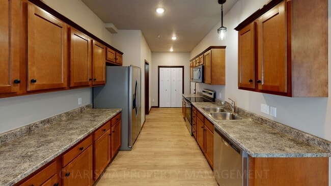 Building Photo - 3 BD, 2.5 BA TOWNHOME, DOUBLE ATTACHED GAR...