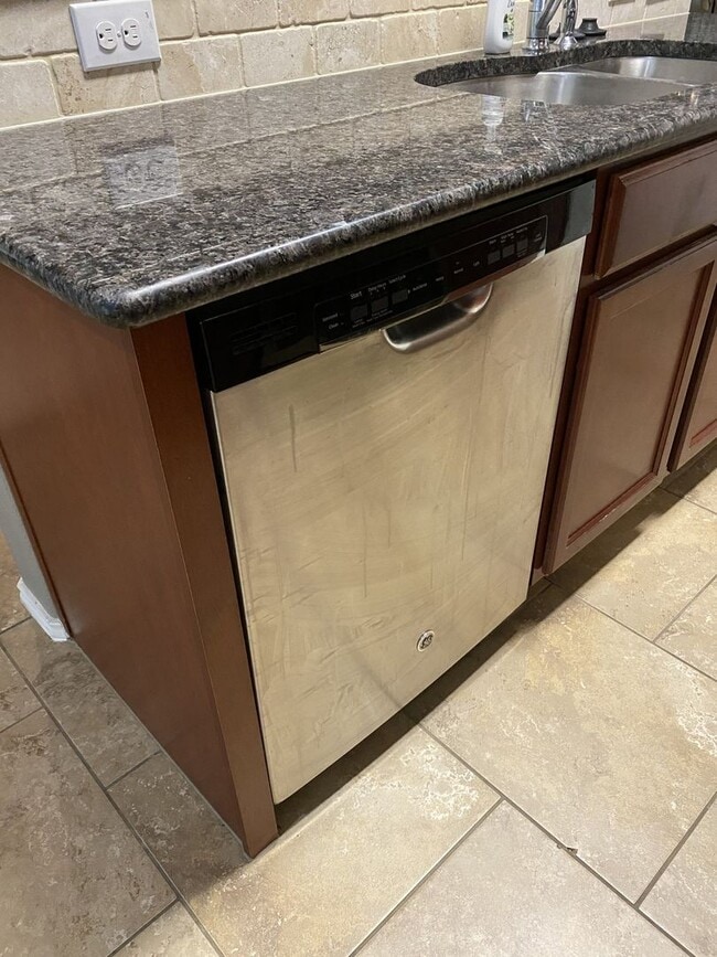 Building Photo - 104 Colthorpe Ln