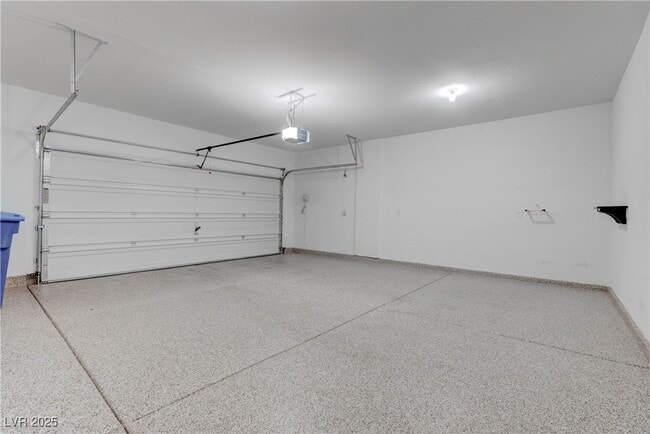 Building Photo - 10673 Sariah Skye Ave