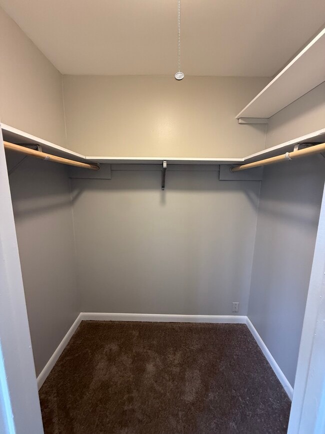 Building Photo - 914 Maureen St