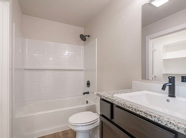 Building Photo - 3 bed 2 bath now available in Frenship west