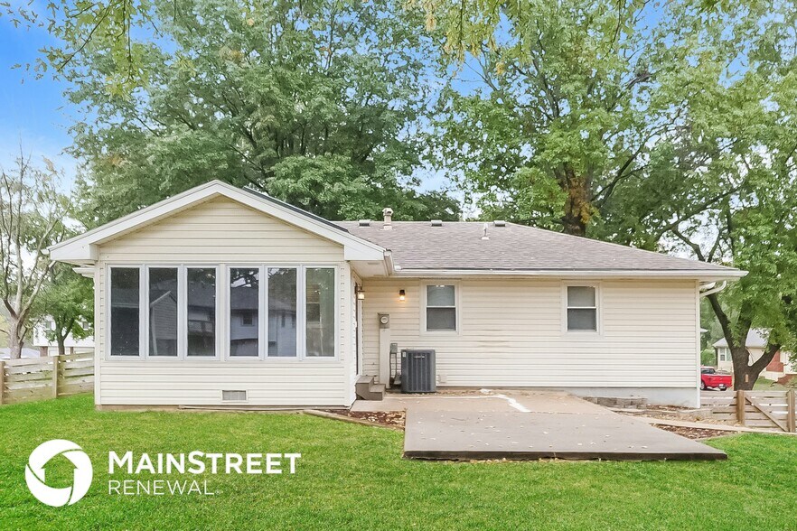 Building Photo - 7616 N Serene Ave