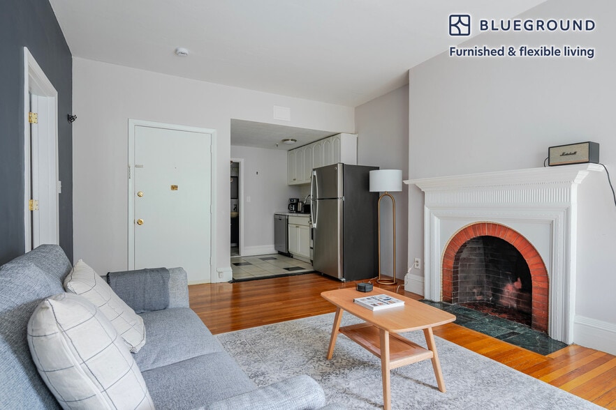 Building Photo - 511 Beacon St