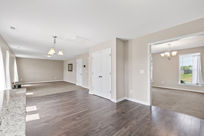 Building Photo - 230 Rosewood Ln