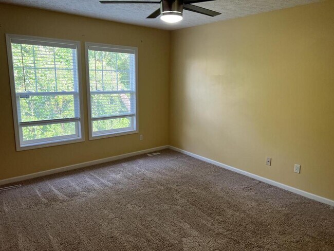 Building Photo - 5825 Crescent Ridge Dr