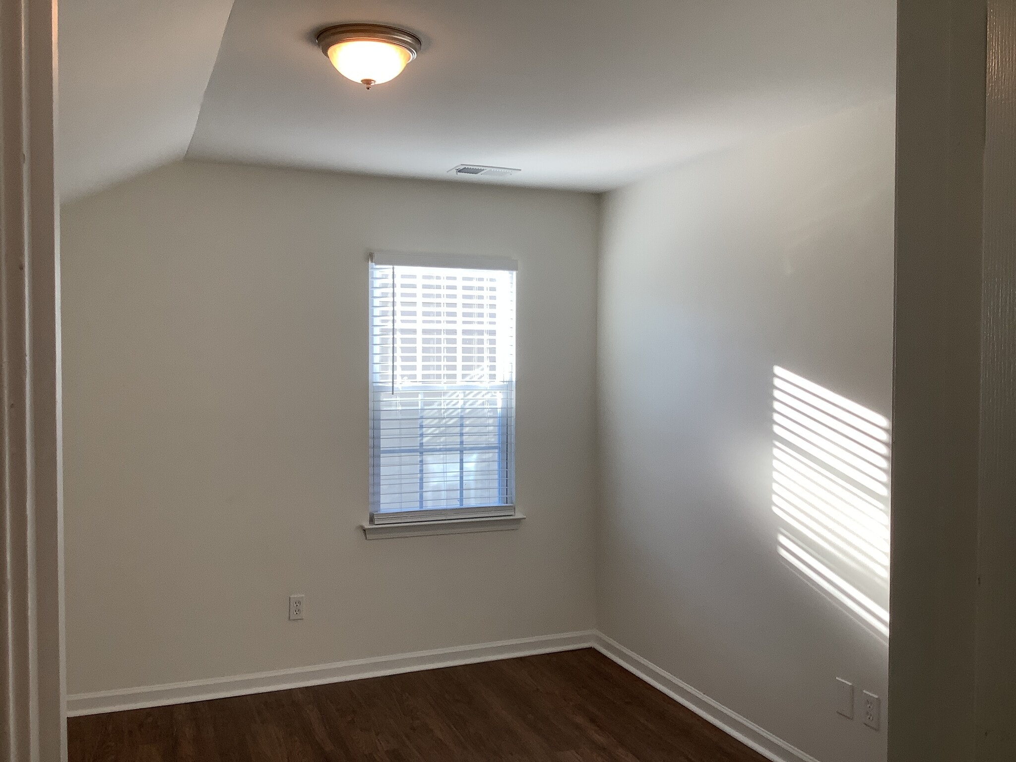 Building Photo - 3749 Sipes Ln