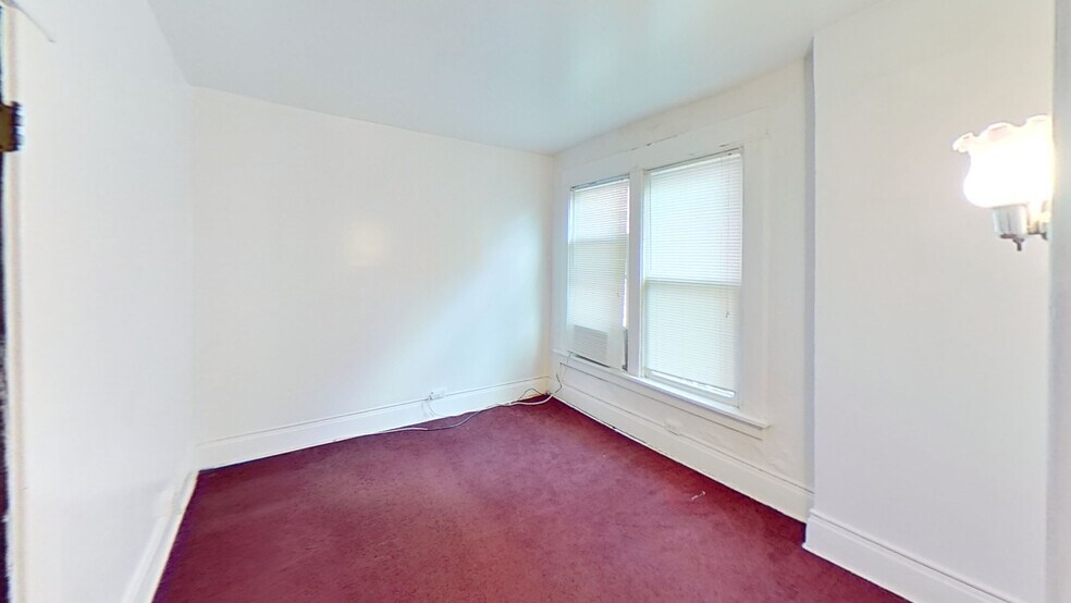 Building Photo - 324 E 20th Ave