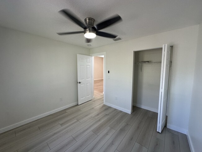 Building Photo - Remodeled 4-bedroom 2 bath 2 car garage in...