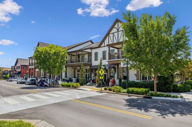 Building Photo - Luxurious Low-Maintenance Living in Westha...