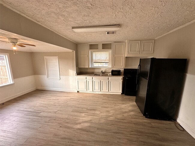 Building Photo - 104 S 7th St