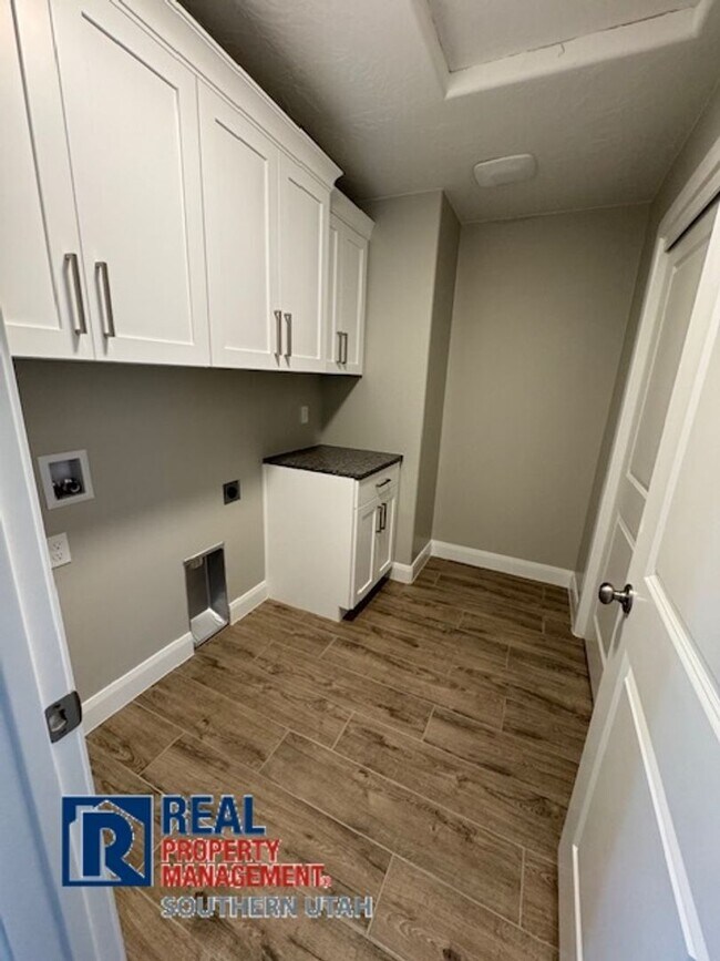Building Photo - Brand New - River Trail Townhome