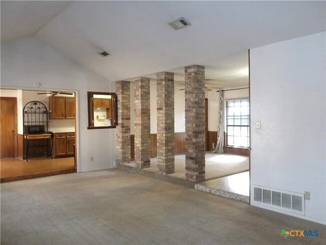 Building Photo - 107 Suzanne Ln