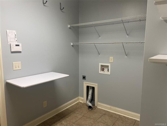 Building Photo - 730 Kingsley Dr