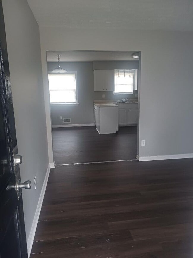 Building Photo - Nice 3 BR 1.5 House in Shively