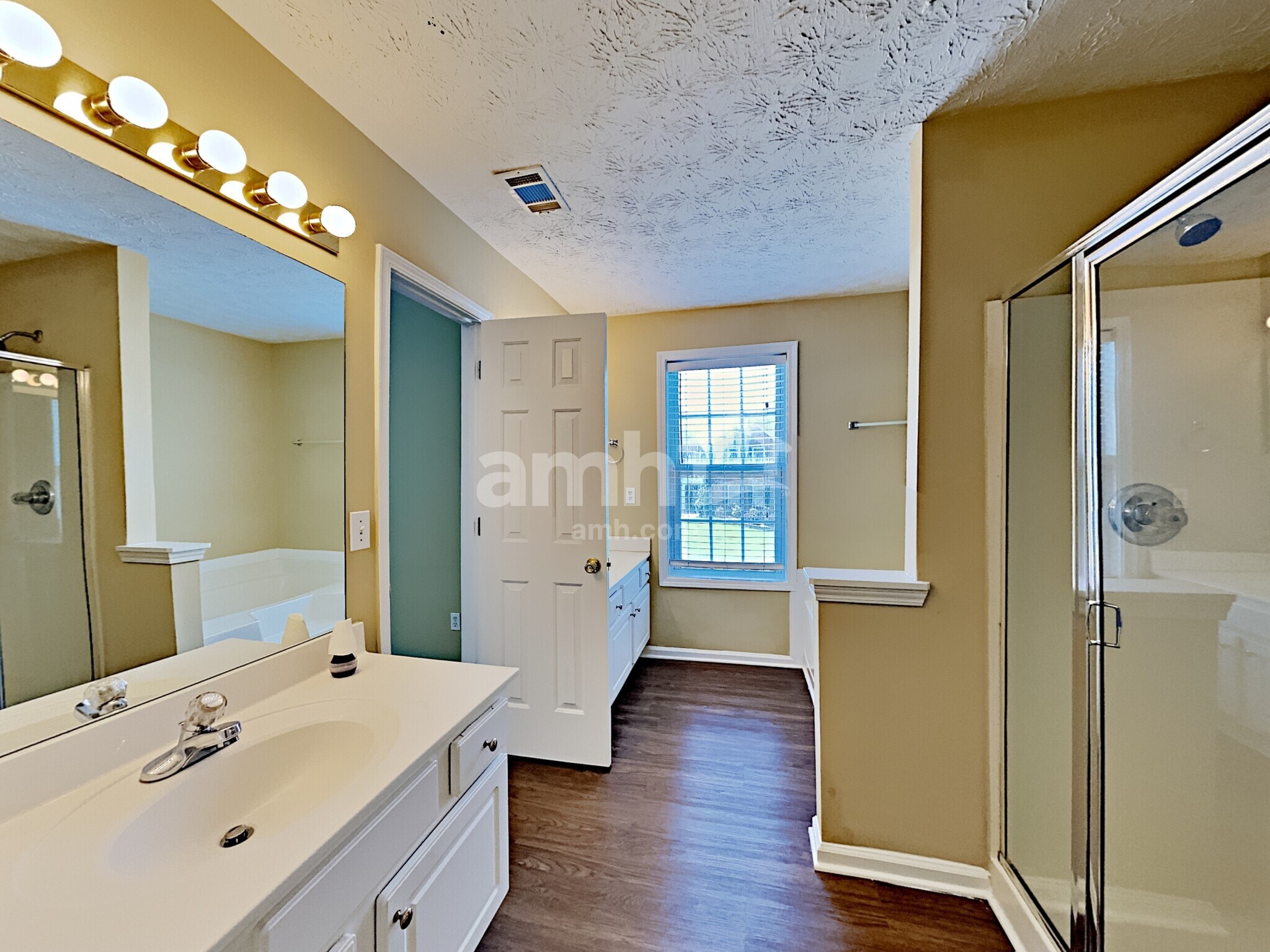 Building Photo - 1305 Carlysle Park Dr