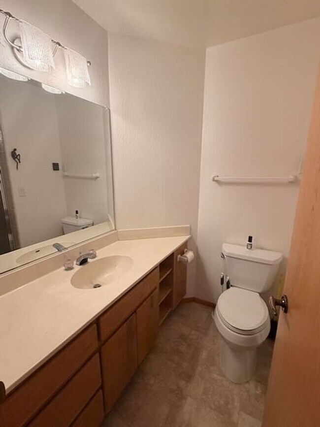 Building Photo - 335 Ski Way