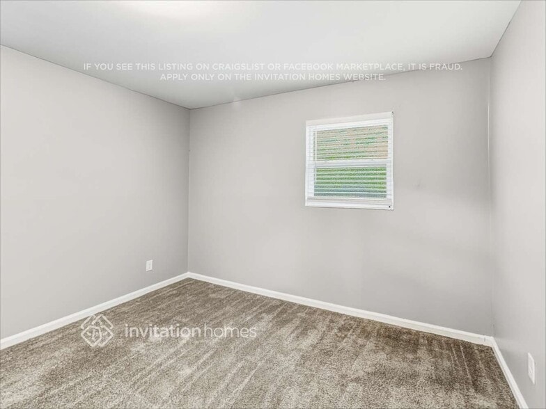 Building Photo - 8490 Meadowbrook Dr