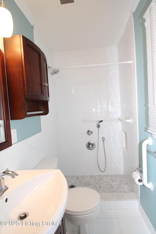 Building Photo - 3026 Kaye Lawn Dr