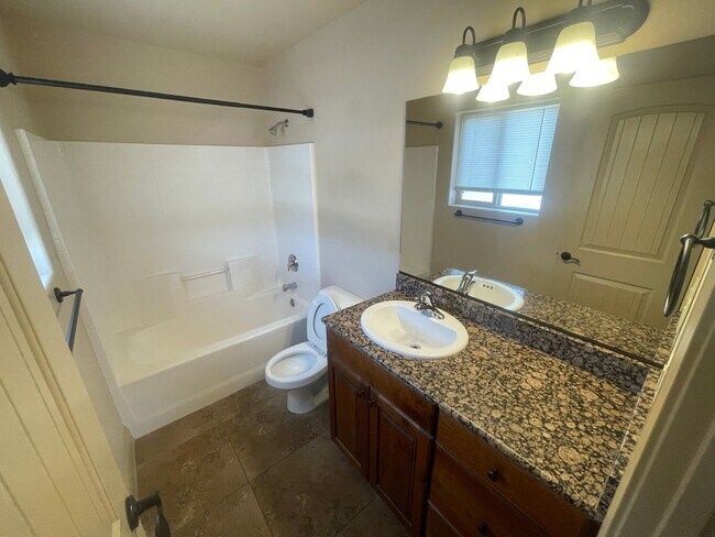 Building Photo - Cedar City Beauty