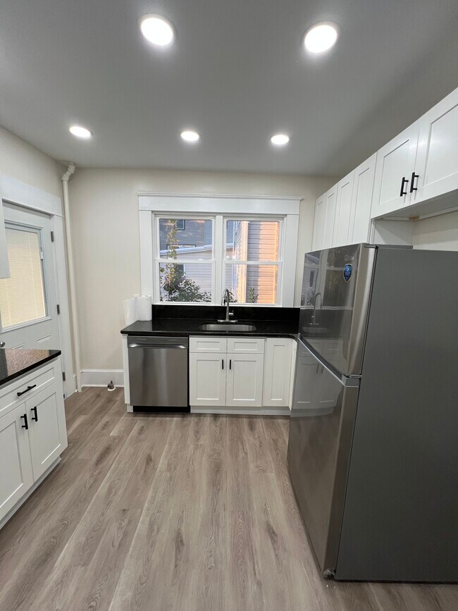 Building Photo - 815 Grove St