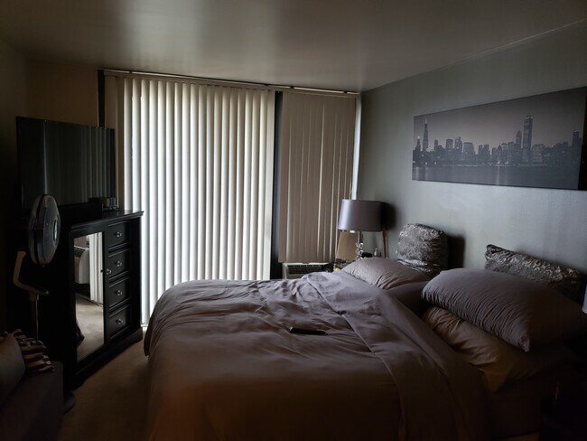 bedroom 1 - 2605 S Indiana Ave